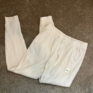Alo yoga white pants size L